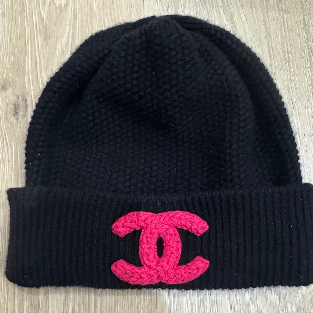 Chanel beanie
100% cashmere
VGUC
SF/PF